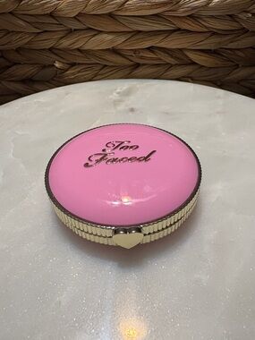 Too Faced CANDY CLOUDS Blurring Blush